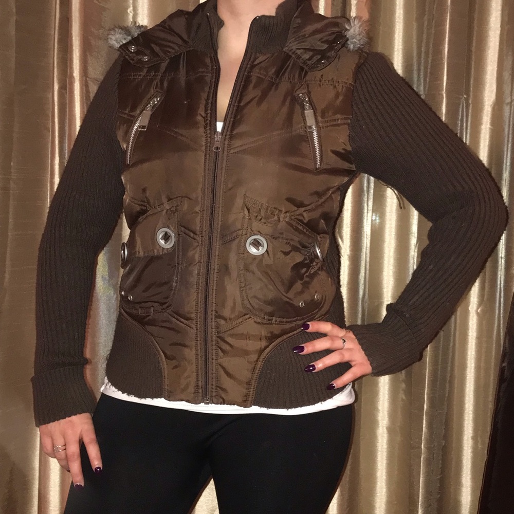 Say What: Brown puffed jacket w sweater sleeves 🧥
